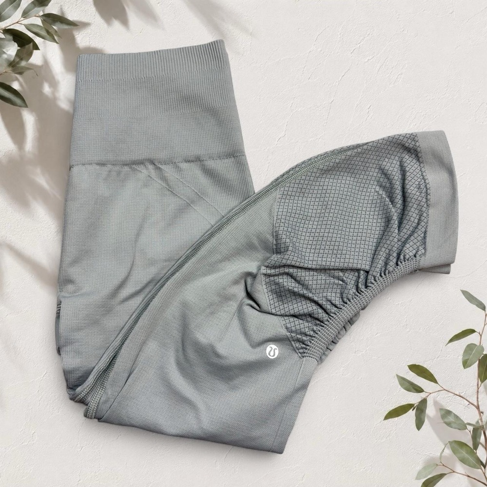 Lululemon Sage Gray Mesh Panel High Rise Capri Leggings Size 4 Athleisure
